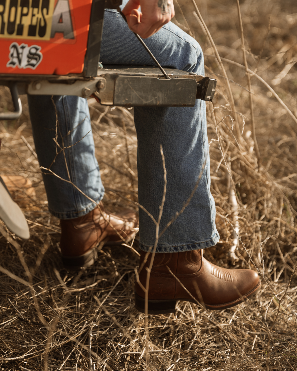 The Buck - Dark Bourbon Cowhide