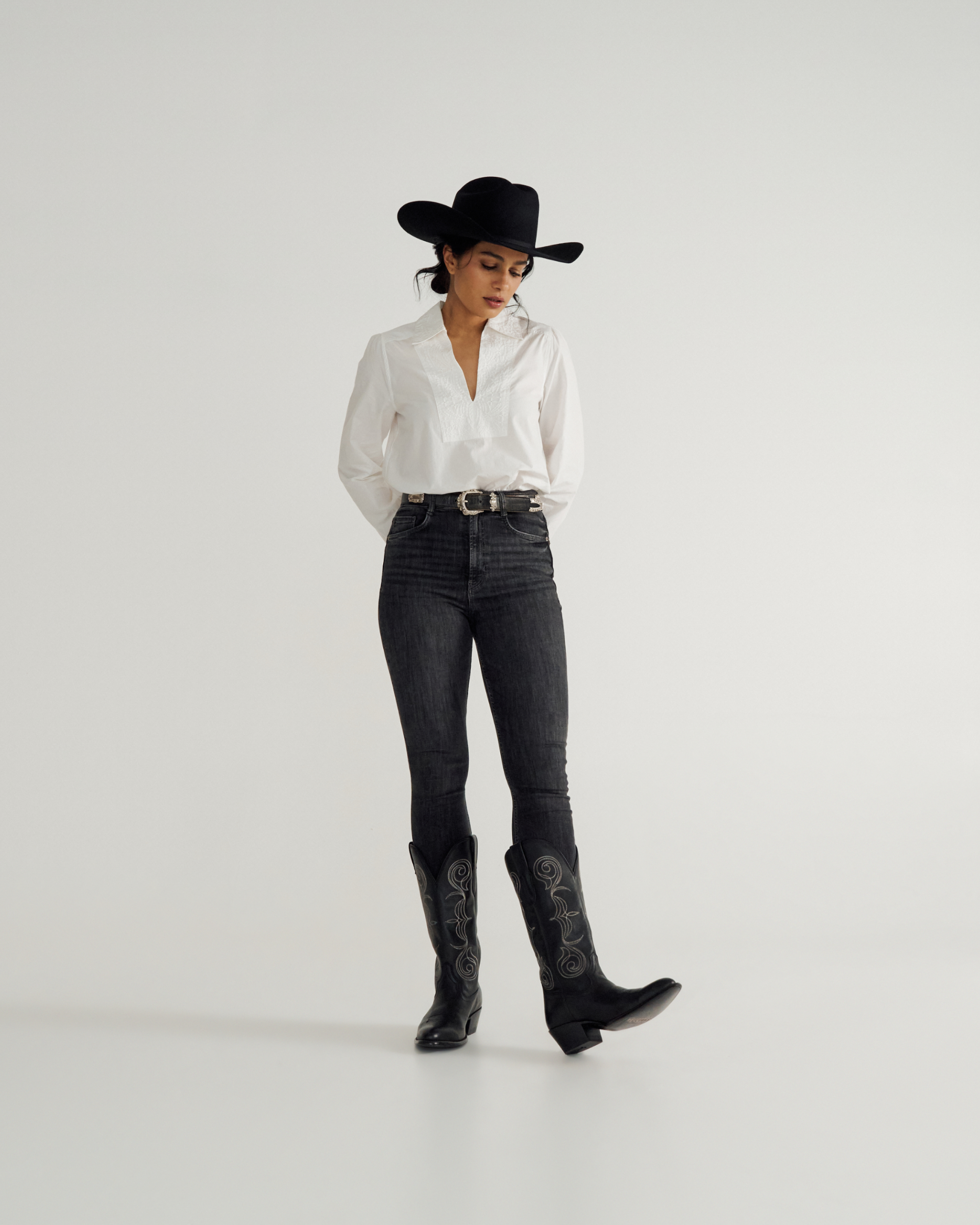 Women's Long Sleeve Embroidered Cotton Popover Top - White Cotton