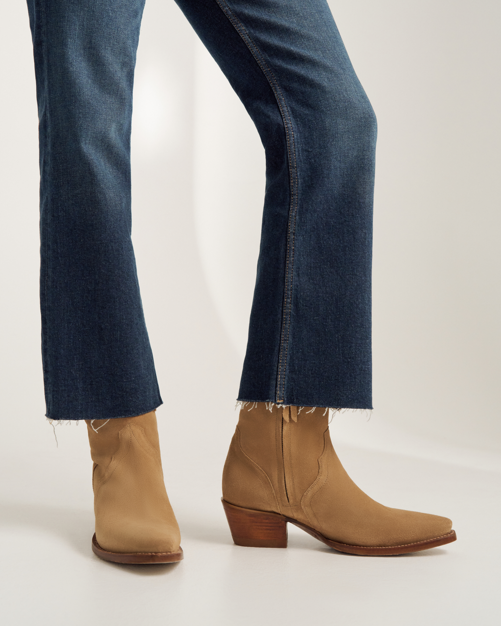 The Dakota - Desert Tan Suede