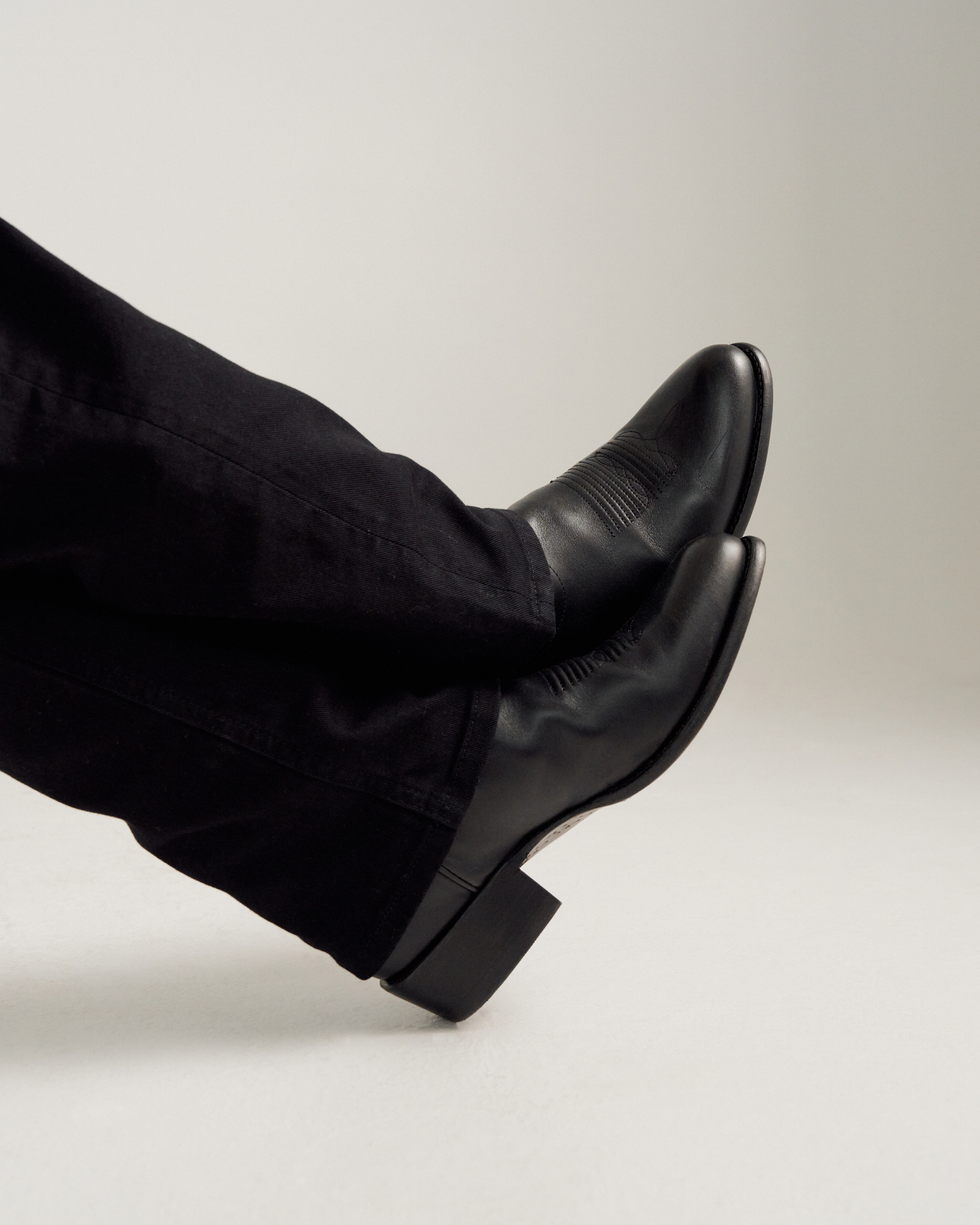 The Cartwright - Midnight Cowhide
