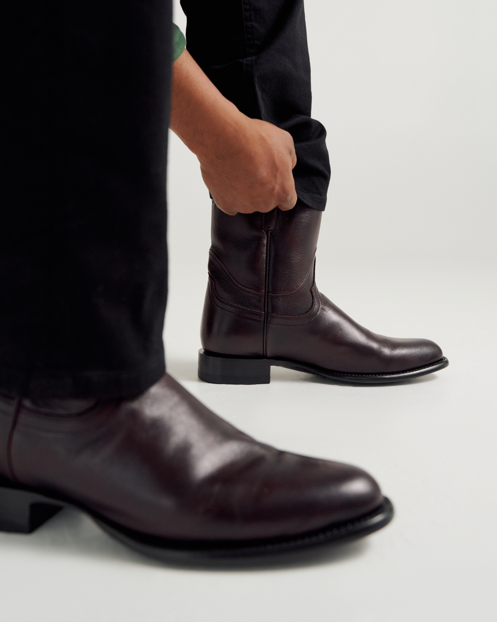 The Earl - Black Cherry Cowhide
