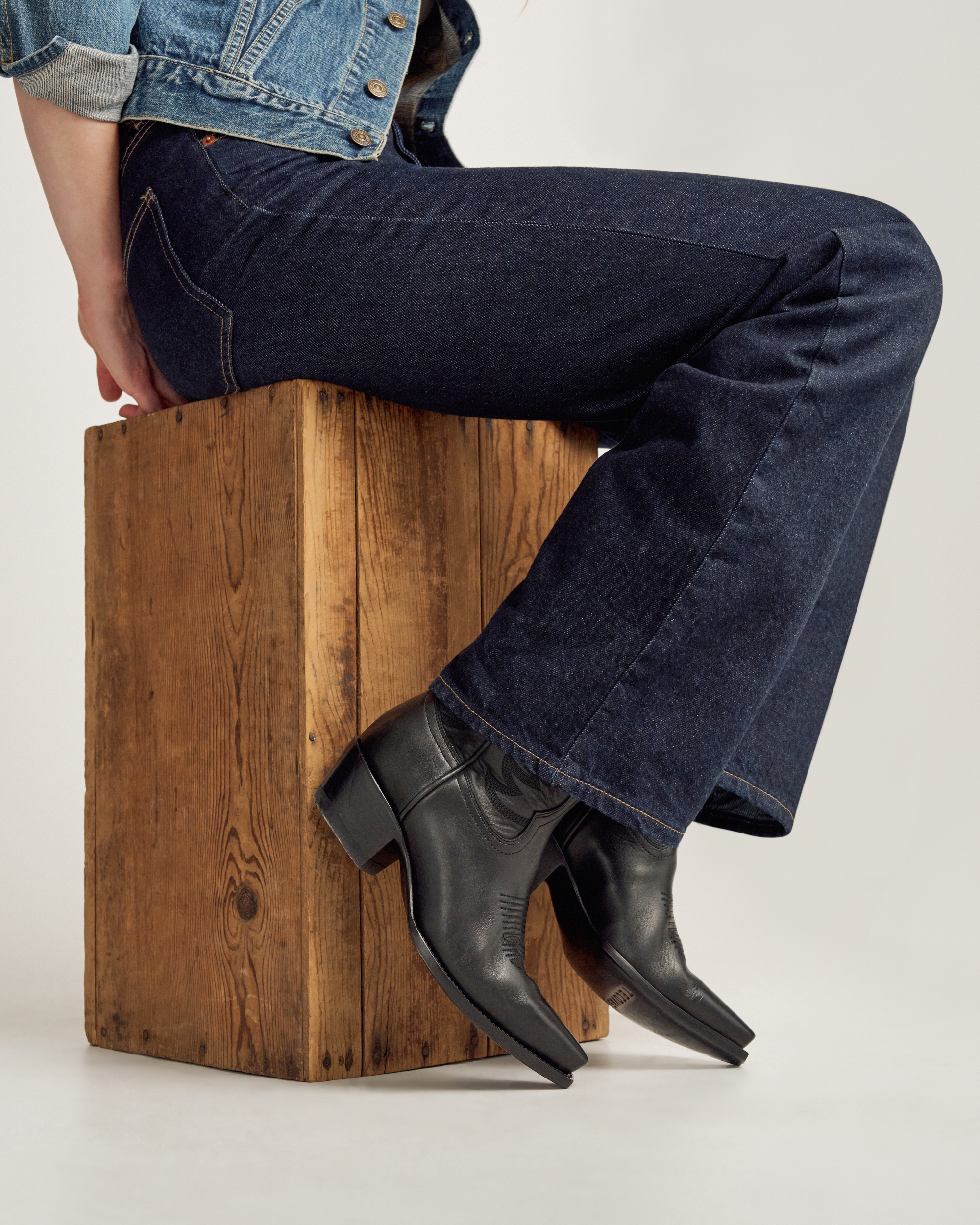 The Annie - Midnight Cowhide