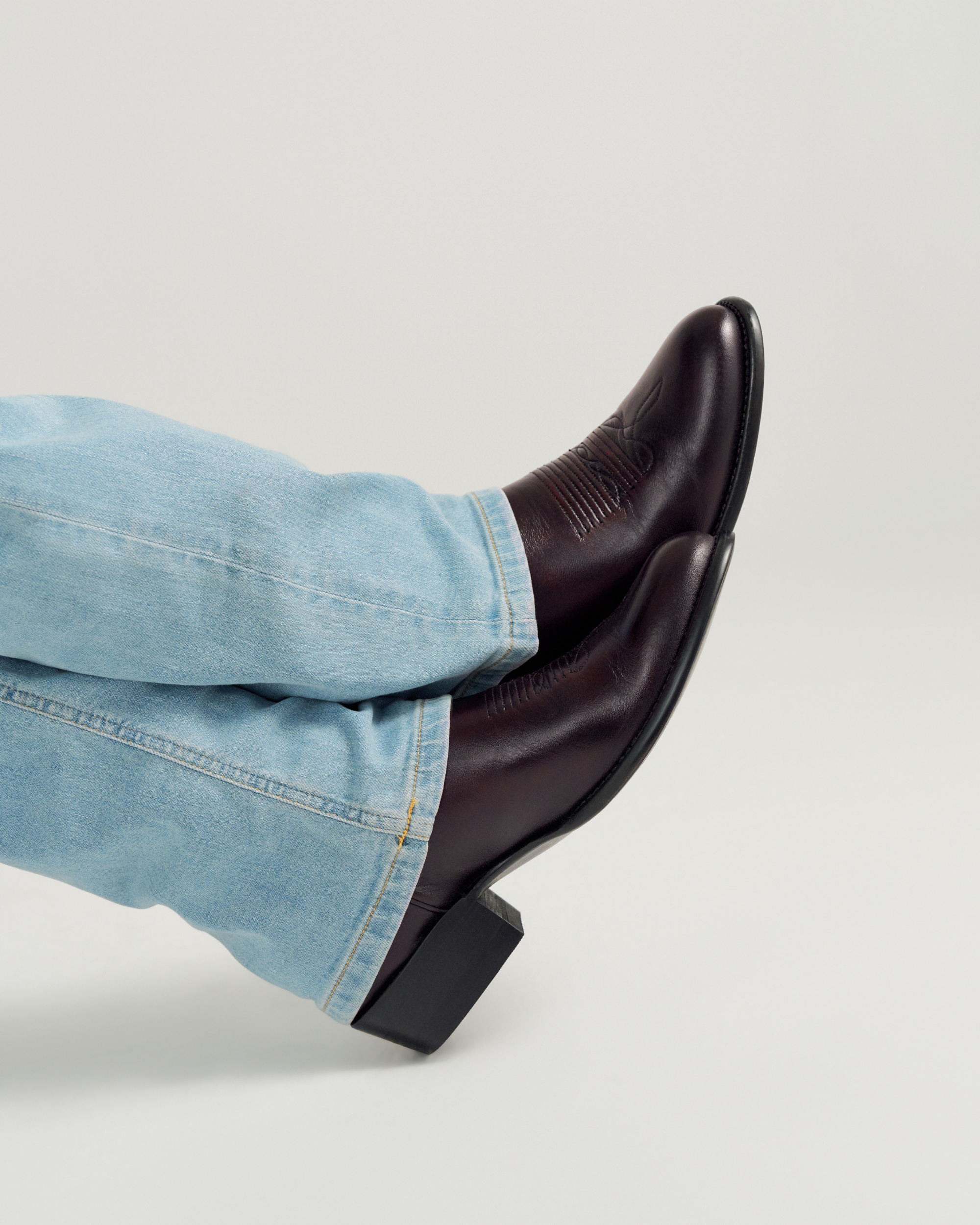 The Cartwright - Black Cherry Cowhide