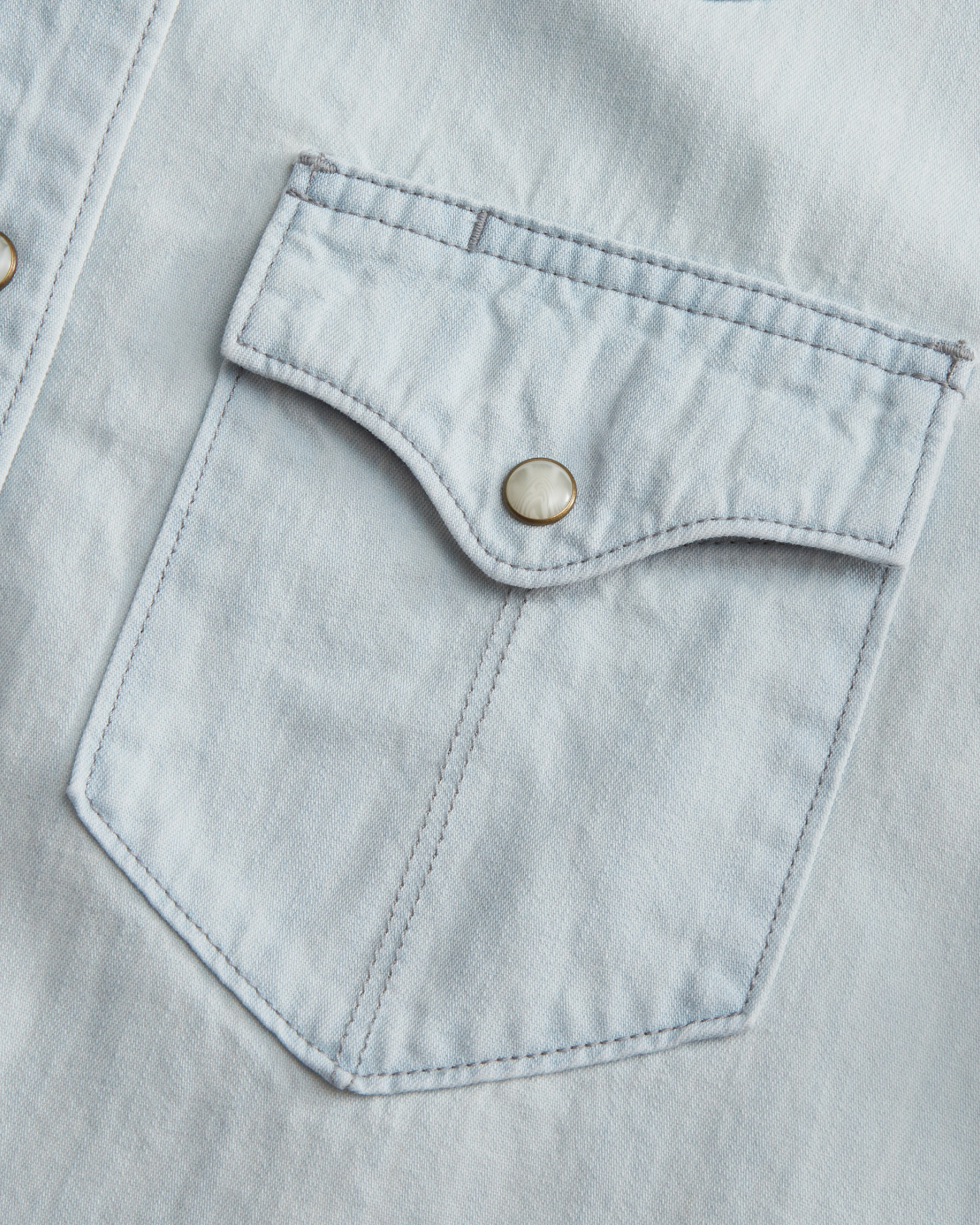 Women's Denim Pearl Snap - Light Wash Denim