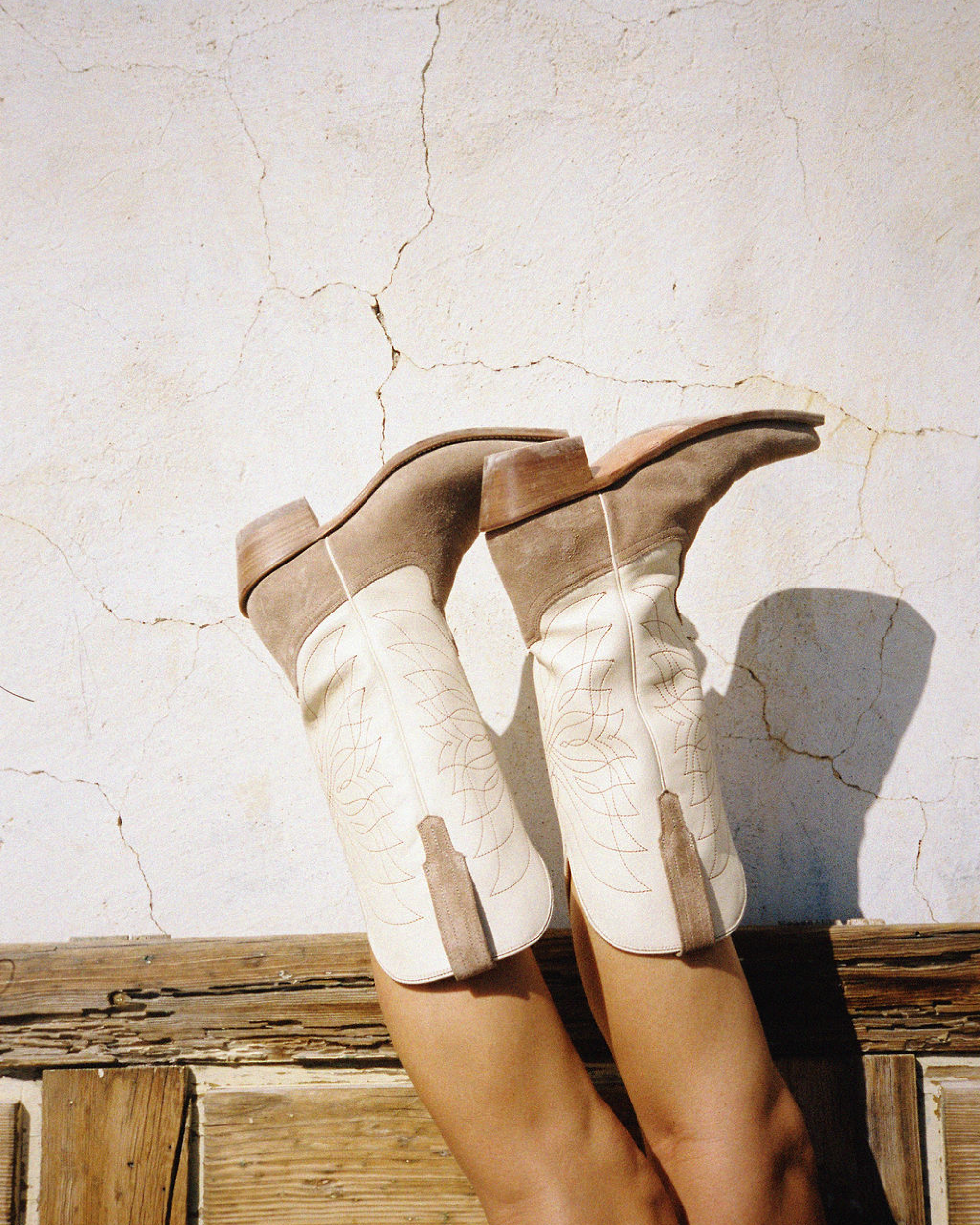 The Annie Monarch - Sand Bone Suede