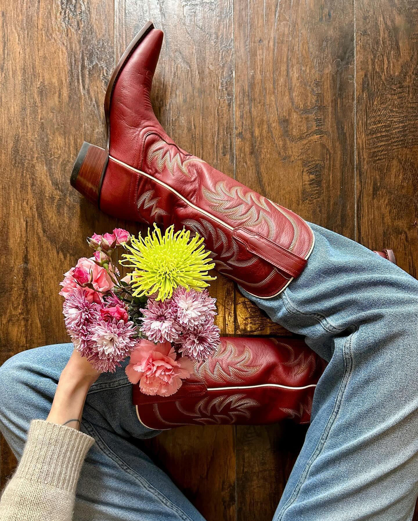 The Annie - Scarlet Cowhide