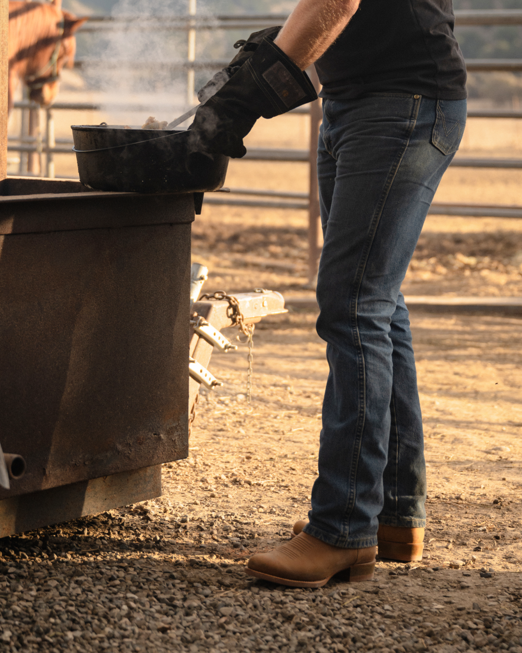 The Buck - Light Tobacco Cowhide