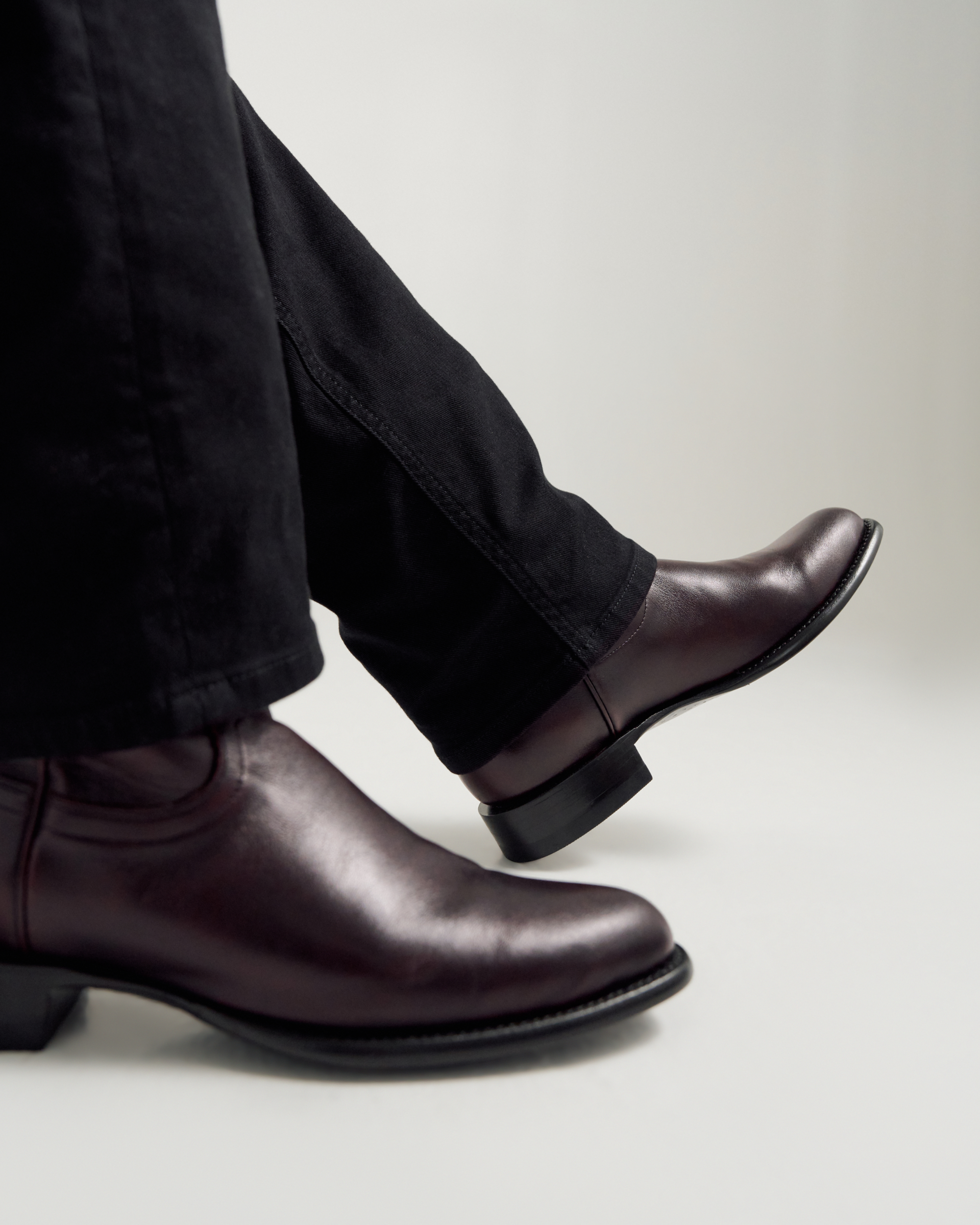 The Earl - Black Cherry Cowhide