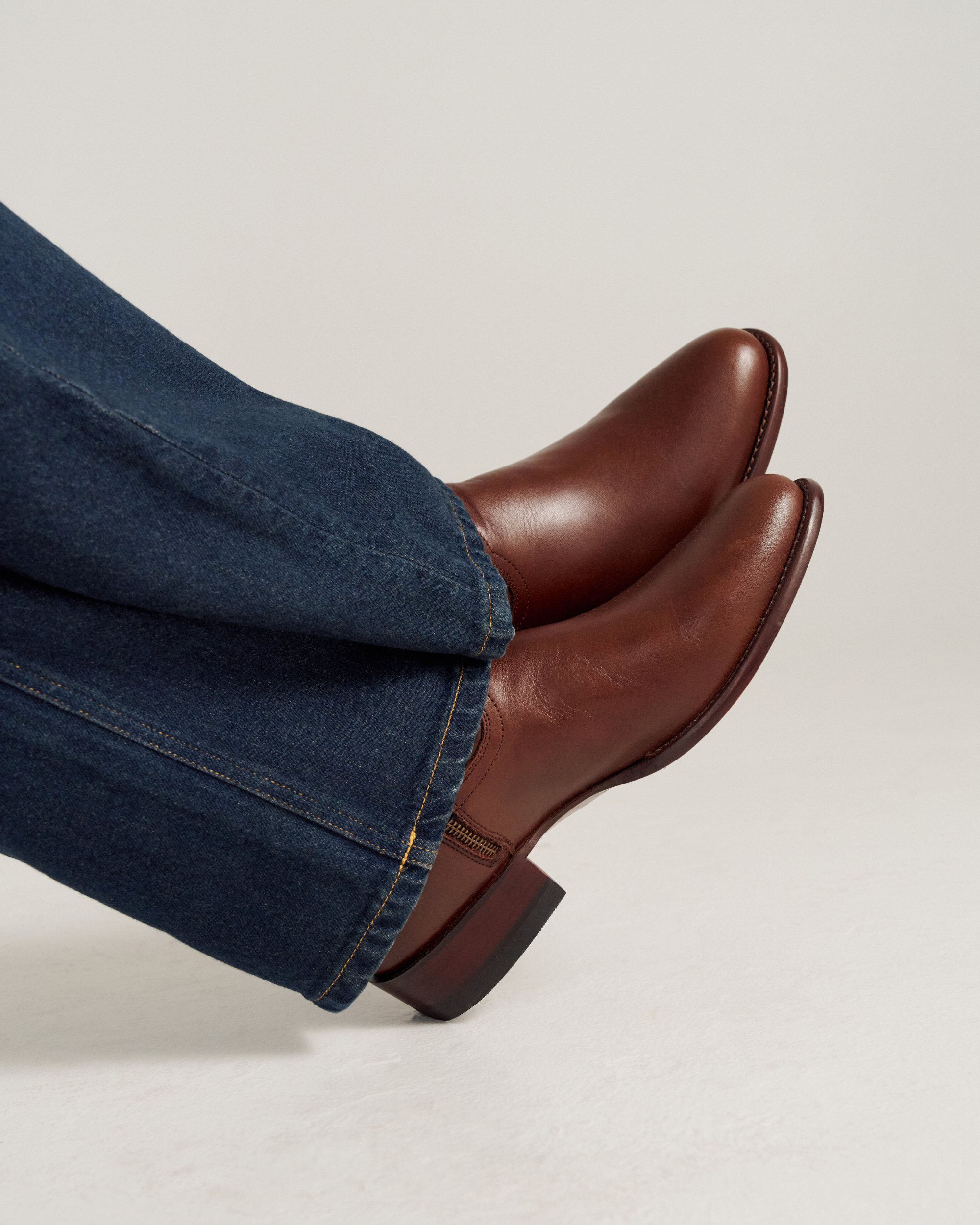 The Dean - Hazelnut Cowhide
