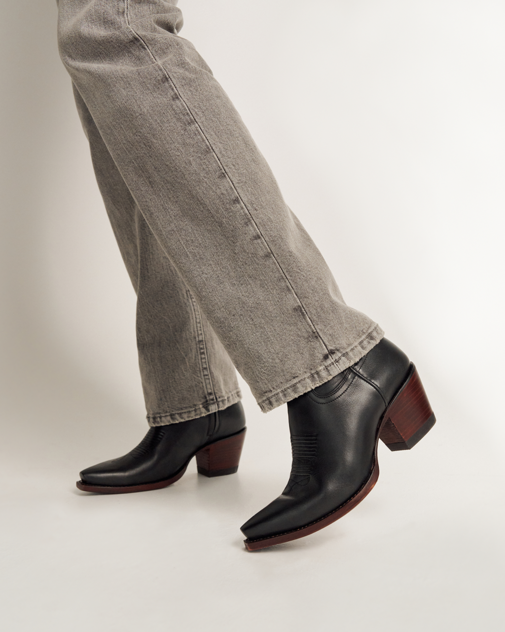 The Daisy - Midnight Cowhide
